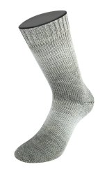 Model z produktu – LANA GROSSA Meilenweit Woolycell - Hell/ Perl/ Mausgrau 6010